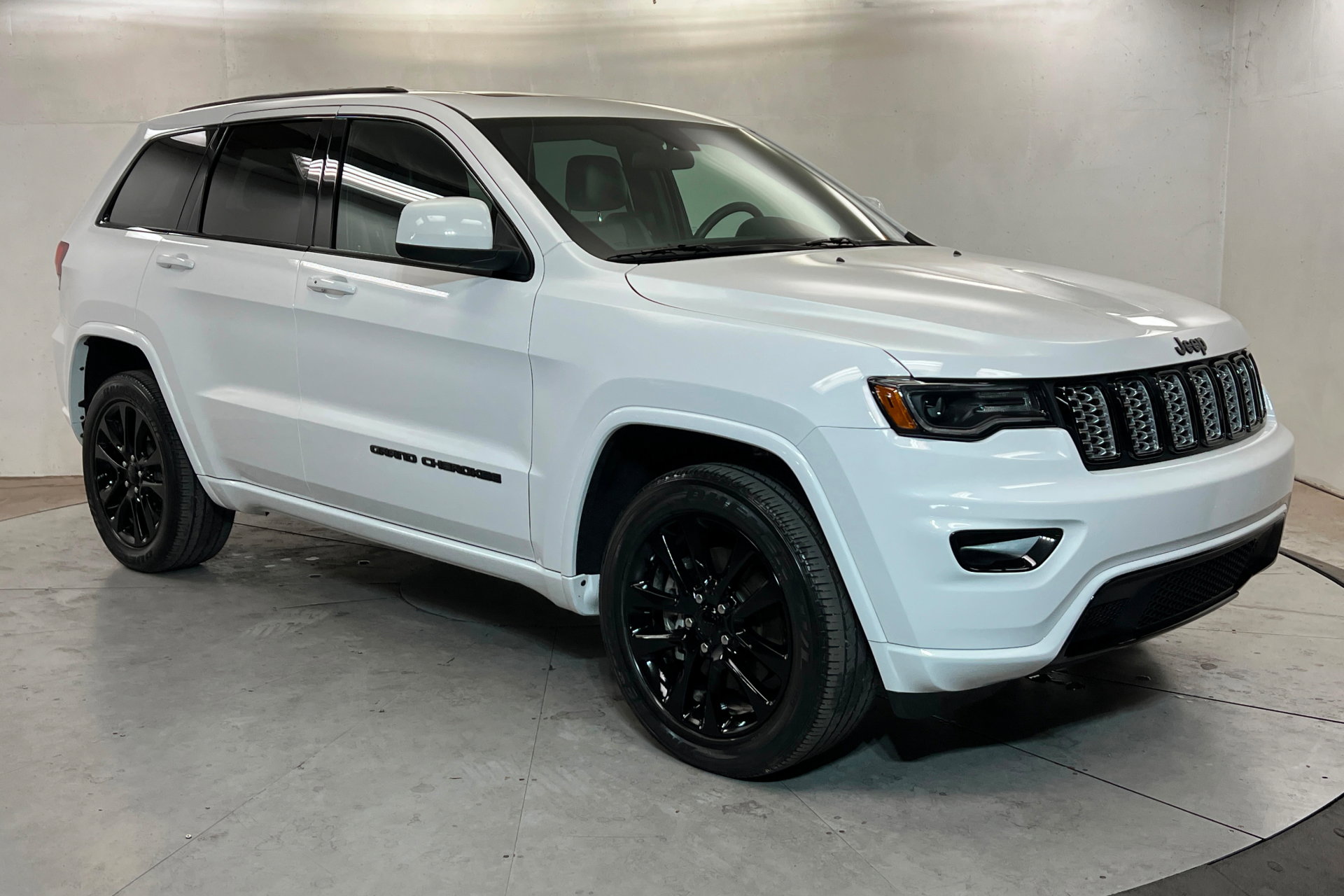 Used 2021 Jeep Grand Cherokee Laredo X image 7