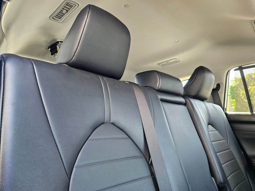Used 2025 Toyota Highlander XLE AWD/4WD image 12
