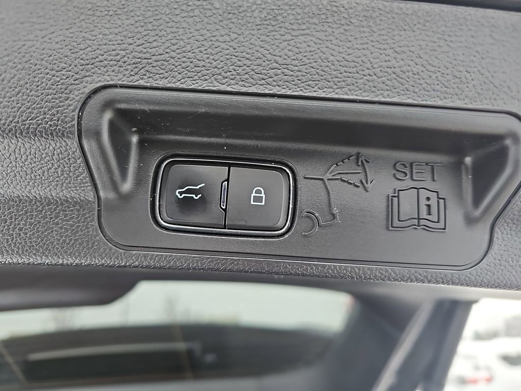 Used 2021 Ford Explorer XLT w/ Equipment Group 202A image 15