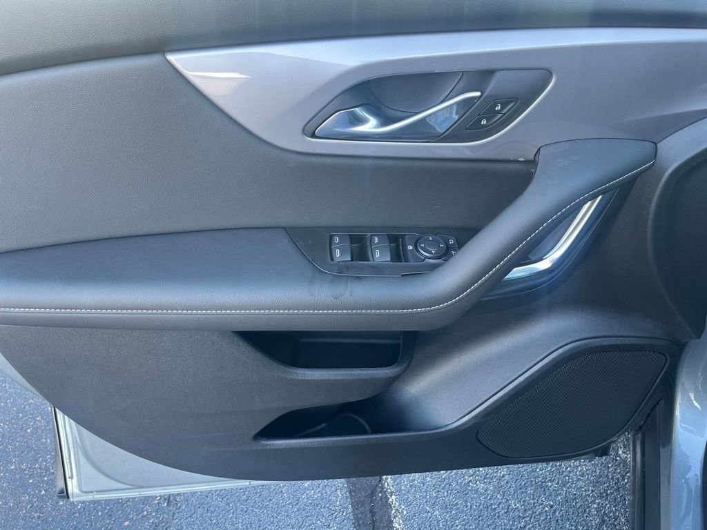 New 2025 Chevrolet Blazer LT w/ Midnight/Sport Edition image 10