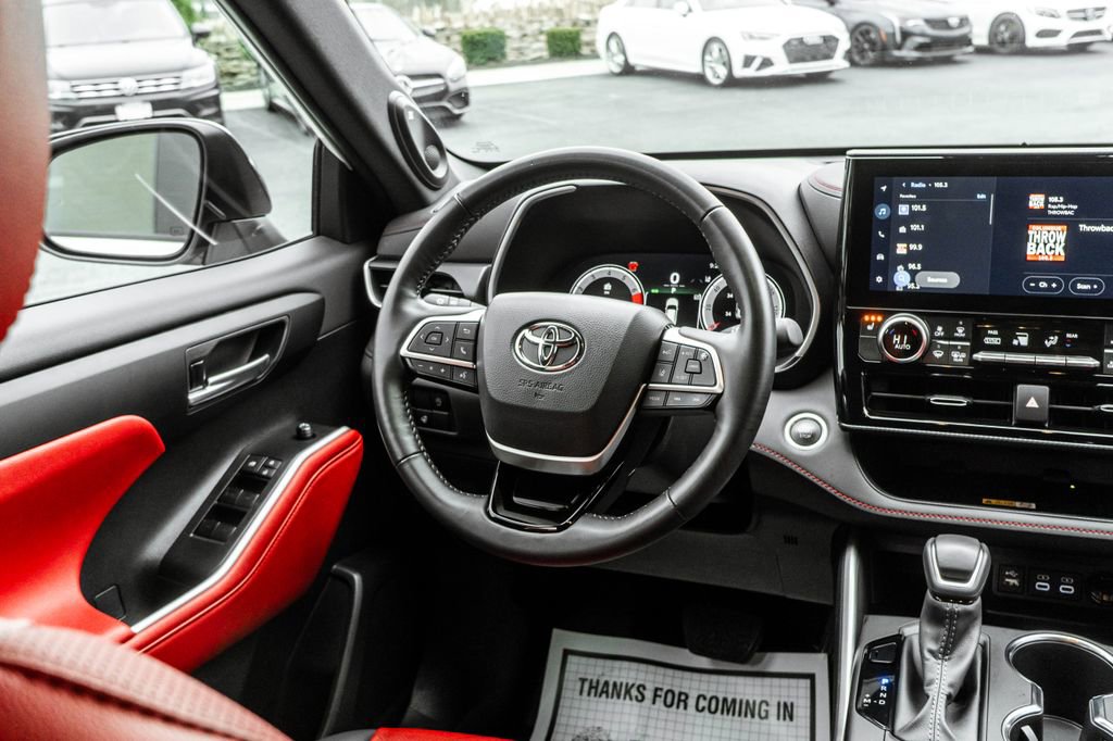 Used 2025 Toyota Highlander XSE AWD/4WD image 13