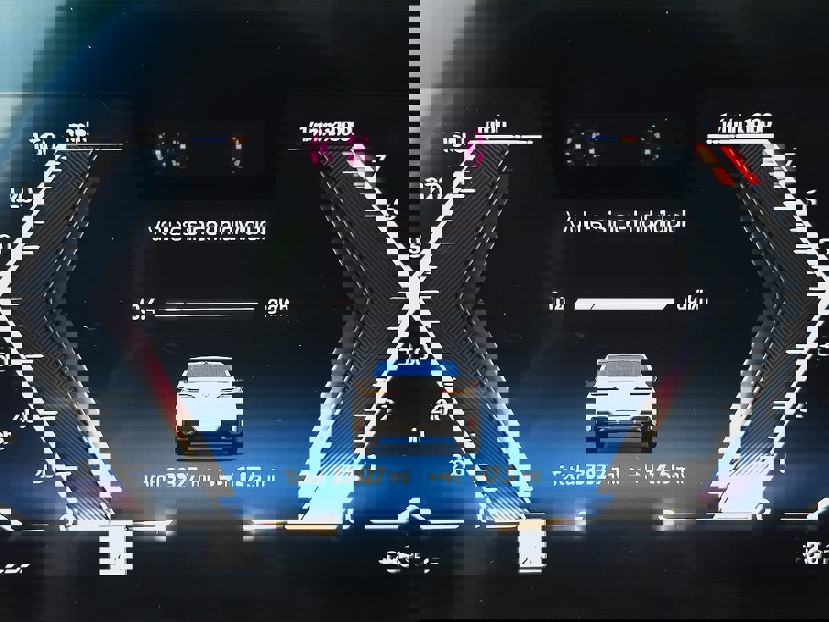 Used 2023 BMW 740i image 36