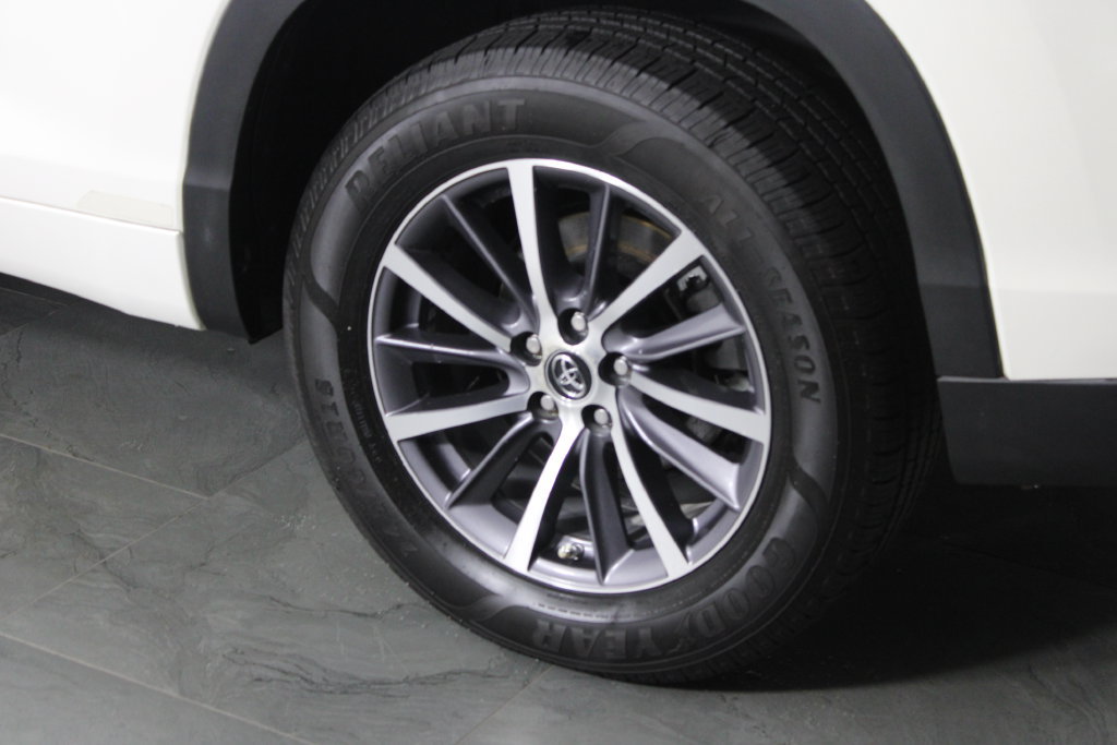 Used 2017 Toyota Highlander XLE FWD image 14