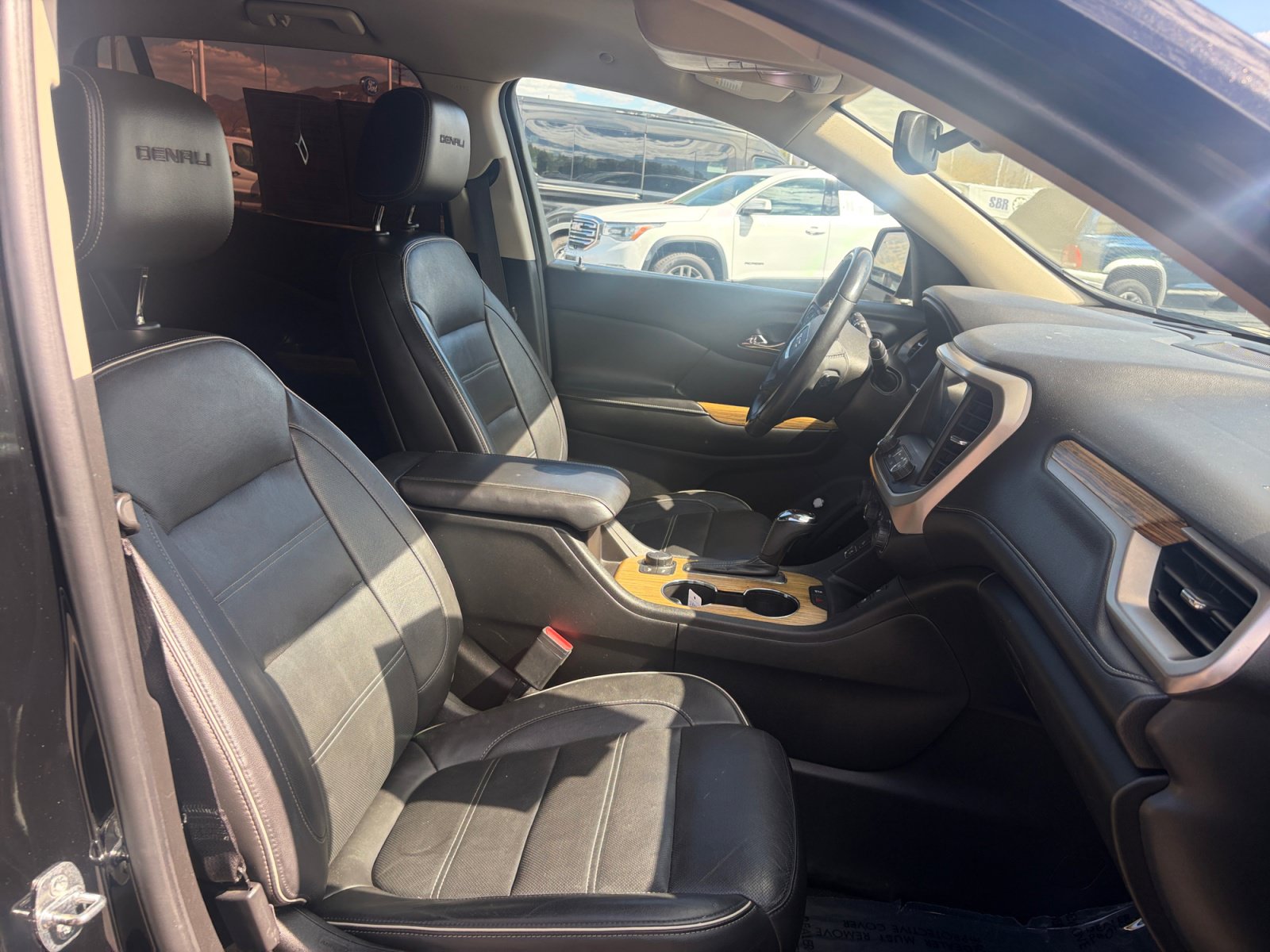 Used 2017 GMC Acadia Denali w/ Technology Package FWD image 32
