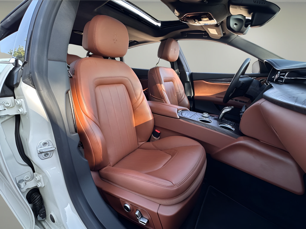 Used 2023 Maserati Quattroporte GT RWD image 23