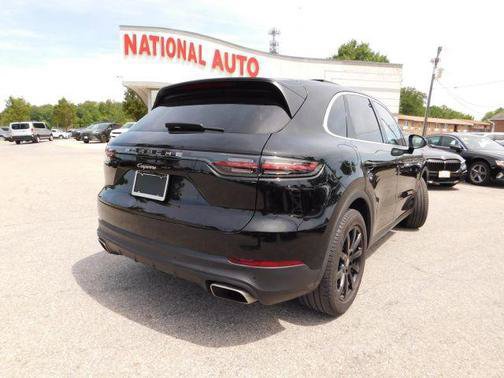 Used 2020 Porsche Cayenne AWD/4WD image 5