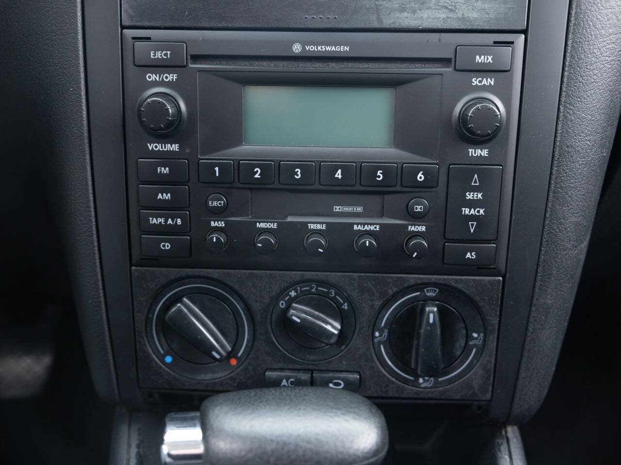Used 2002 Volkswagen Jetta GLS FWD image 32