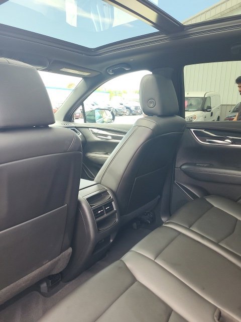 Used 2022 Cadillac XT5 Premium Luxury w/ Technology Package AWD/4WD image 17