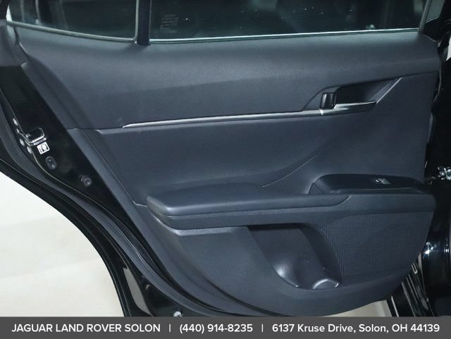 Used 2018 Toyota Camry SE w/ Moonroof Package FWD image 31