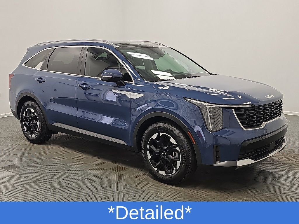 Used 2024 Kia Sorento S w/ Panoramic Sunroof Package FWD image 2