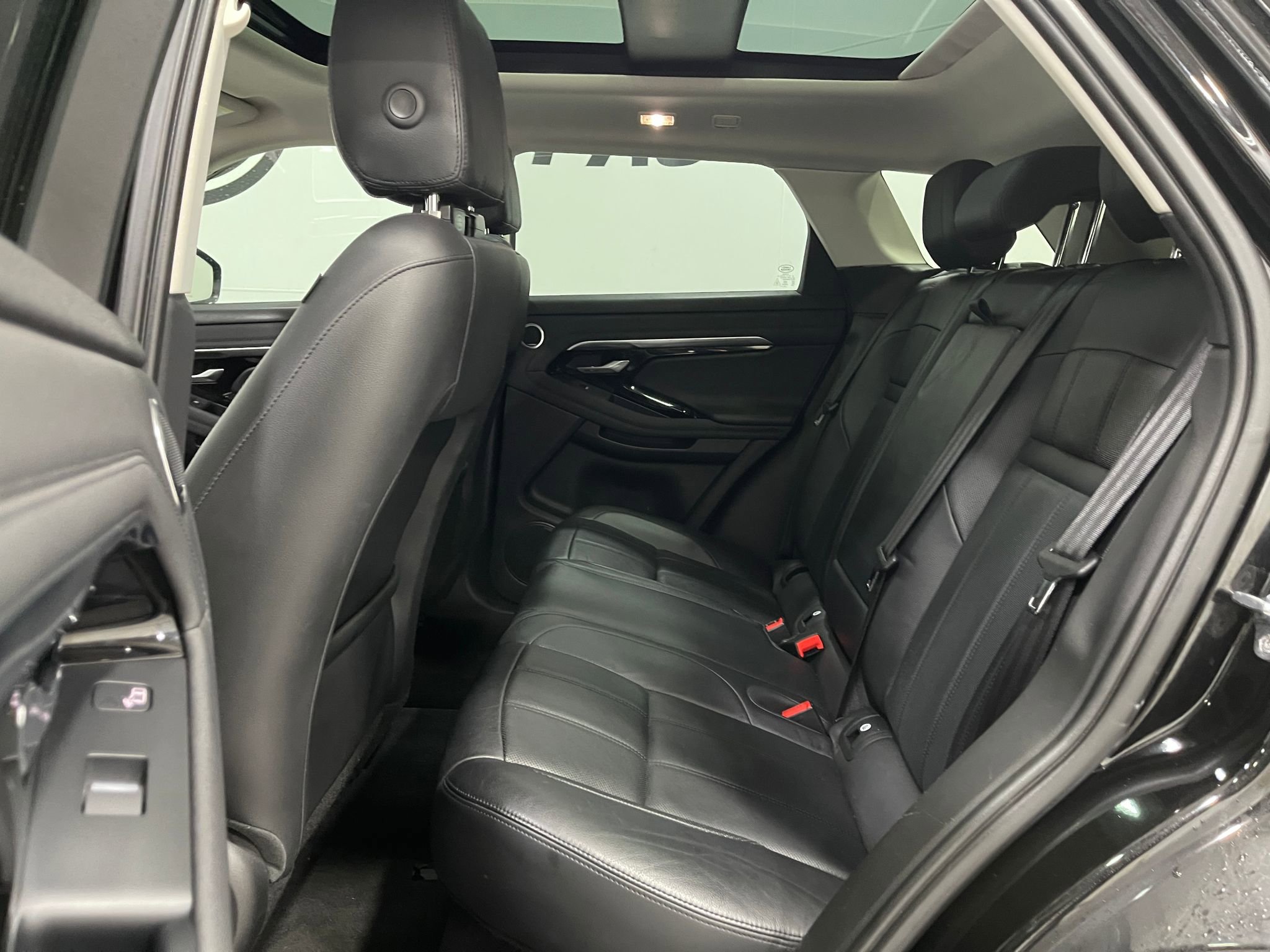 Used 2020 Land Rover Range Rover Evoque SE AWD/4WD image 30