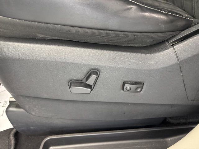 Used 2014 Chrysler Town & Country Touring-L FWD image 15