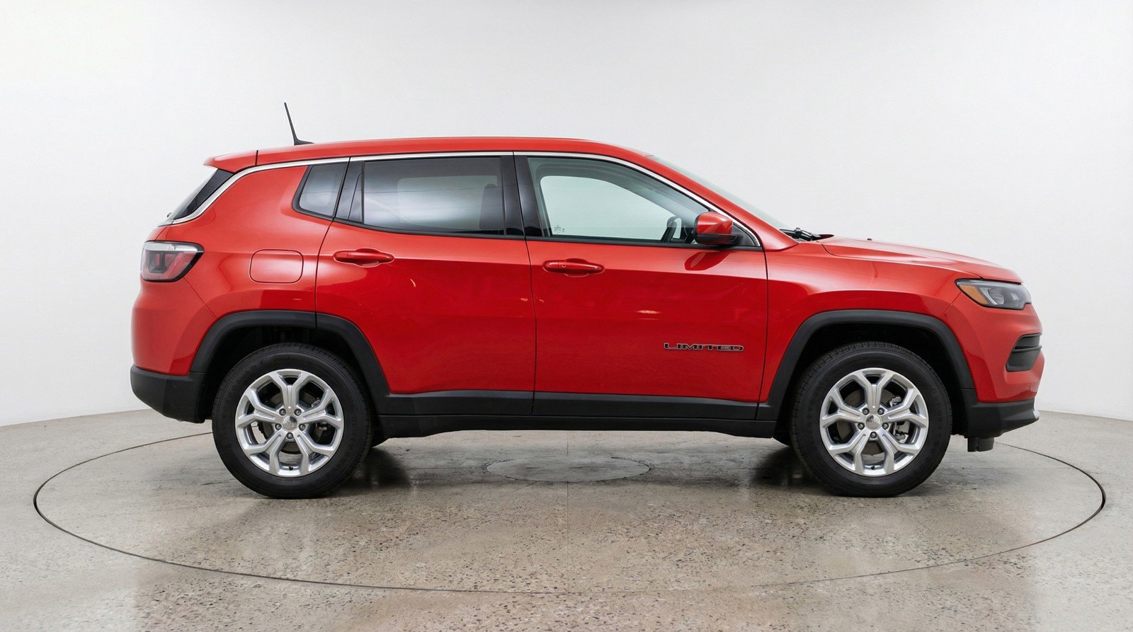 Used 2025 Jeep Compass Latitude image 9