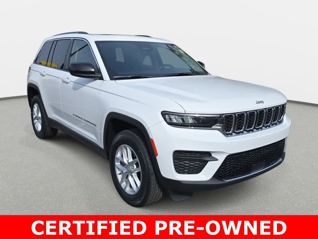 Used 2023 Jeep Grand Cherokee Laredo image 3