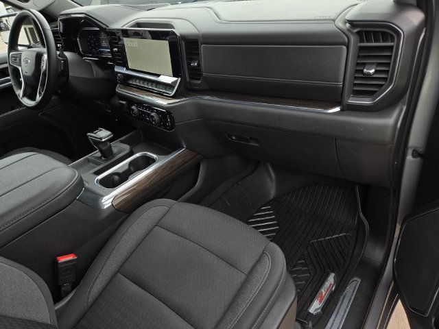 Used 2023 Chevrolet Silverado 1500 LT Trail Boss w/ LPO, Dark Essentials Package AWD/4WD image 8
