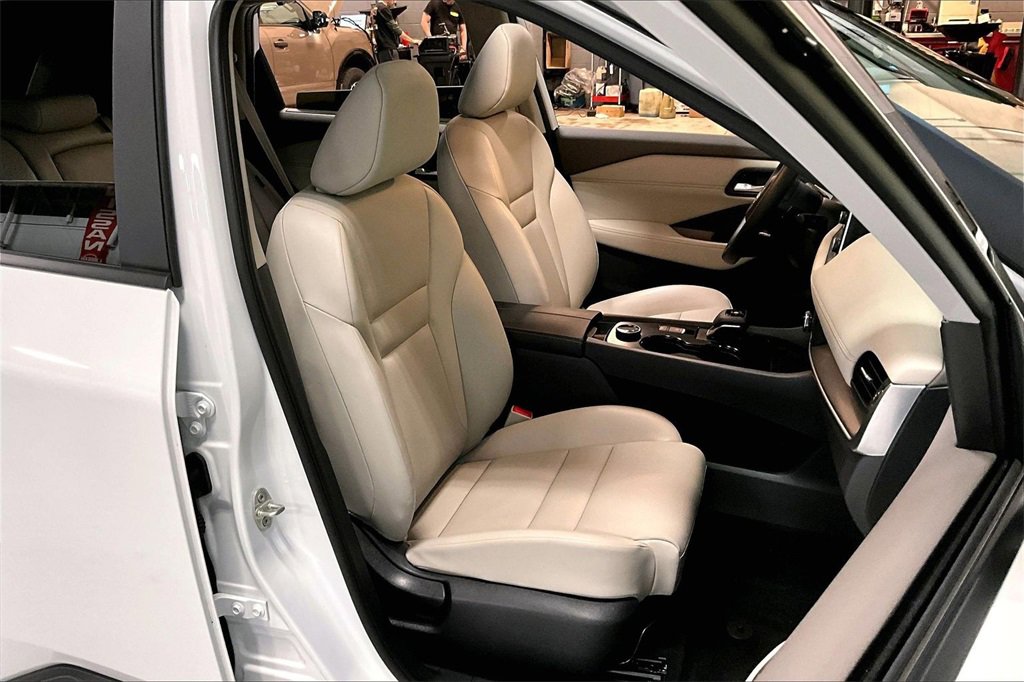 Certified 2024 Nissan Rogue SV w/ SV Premium Package image 6