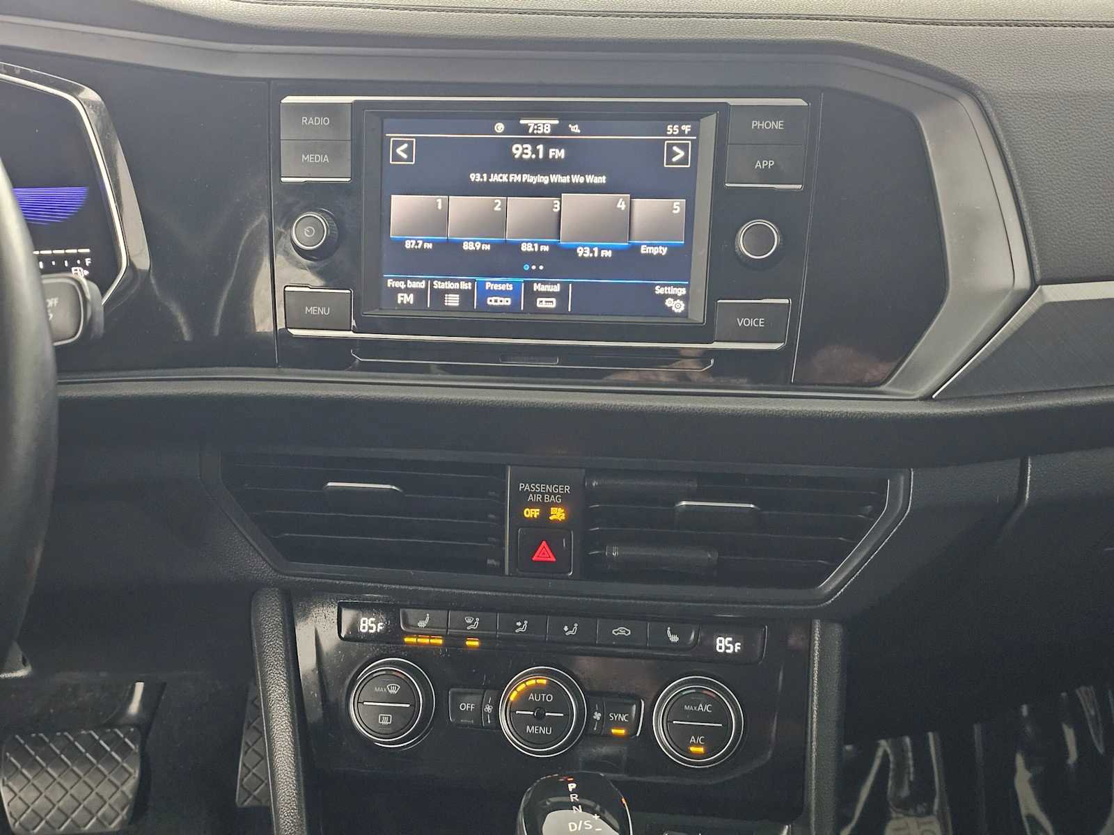 Used 2022 Volkswagen Jetta SE image 25