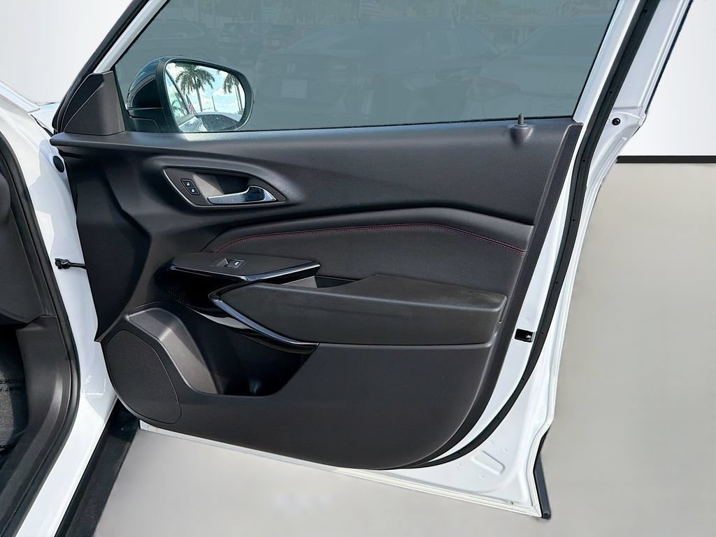 Used 2024 Chevrolet Trax RS w/ Driver Confidence Package FWD image 32