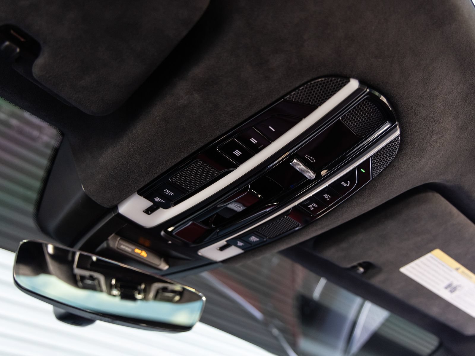 Certified 2023 Porsche Cayenne Turbo S AWD/4WD image 19