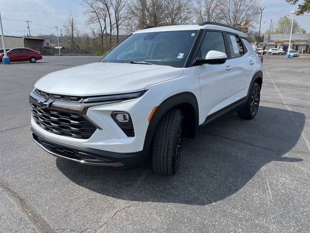 Used 2025 Chevrolet TrailBlazer ACTIV w/ Convenience Package image 3