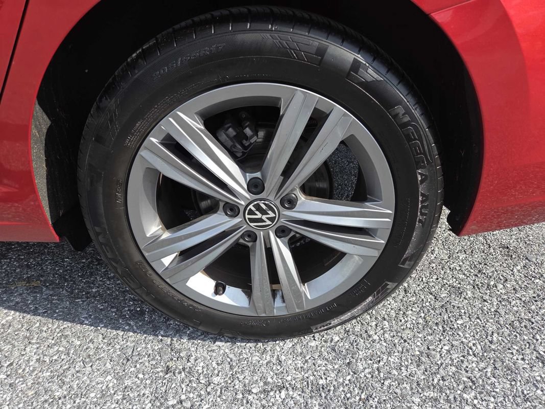 Used 2024 Volkswagen Jetta SE FWD image 33