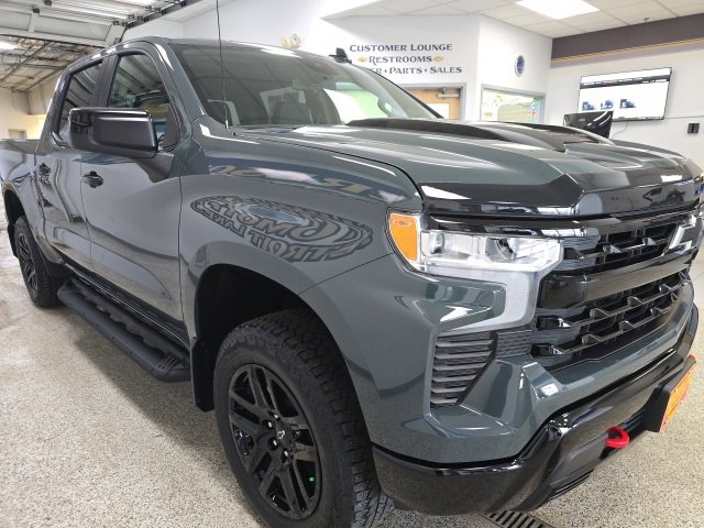 Used 2025 Chevrolet Silverado 1500 LT Trail Boss w/ Convenience Package II image 3