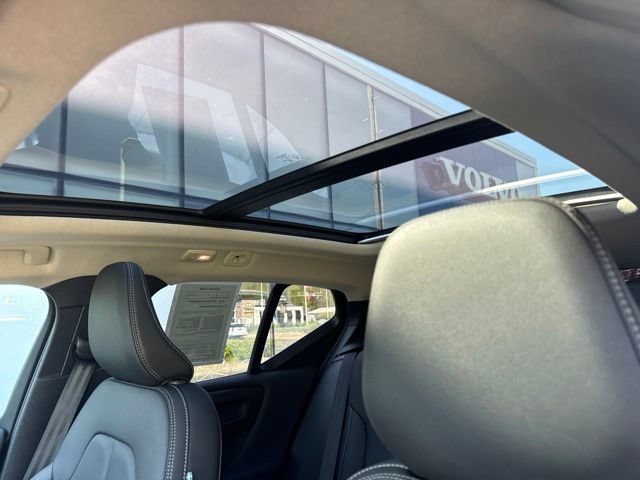 Used 2025 Volvo XC40 B5 Core AWD/4WD image 26