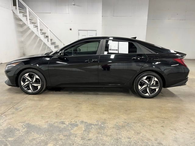 Used 2023 Hyundai Elantra SEL w/ Convenience Package FWD image 4