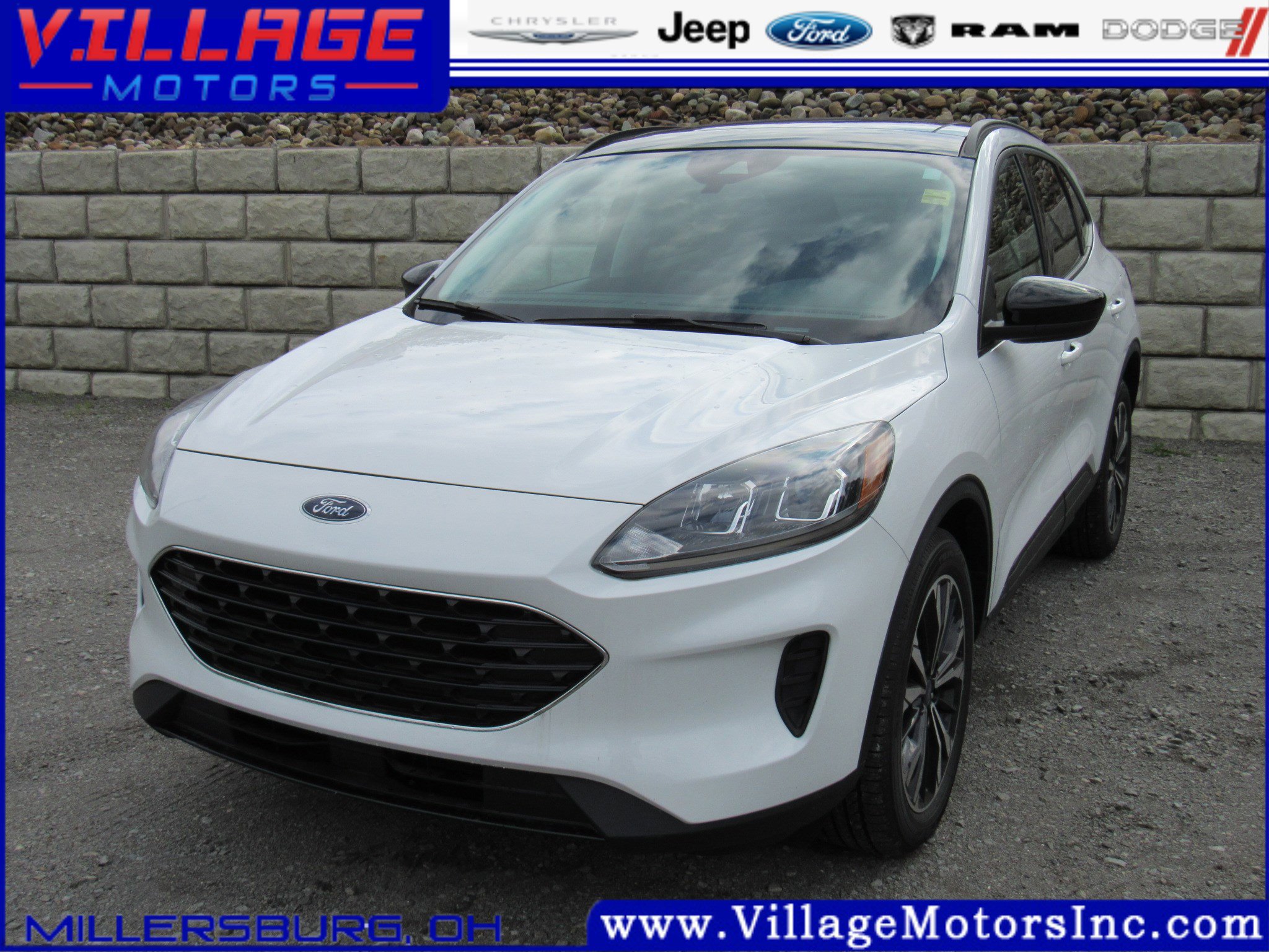 Used 2022 Ford Escape SE w/ SE Sport Appearance Package