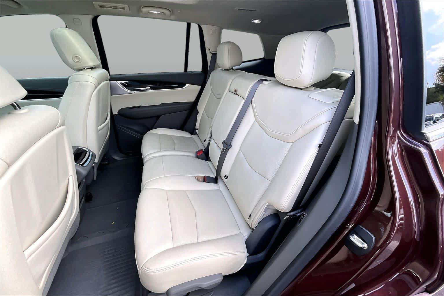 Used 2022 Cadillac XT6 Premium Luxury w/ Technology Package FWD image 21