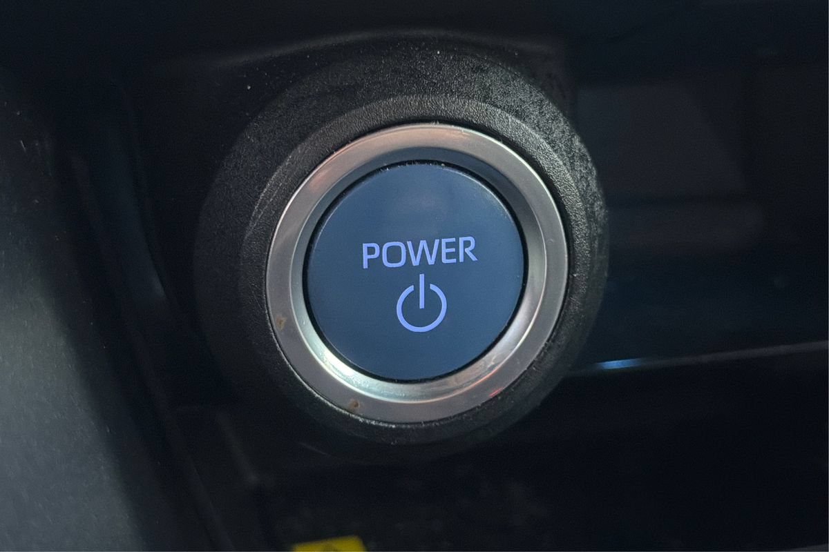 Used 2021 Toyota Venza LE AWD/4WD image 32