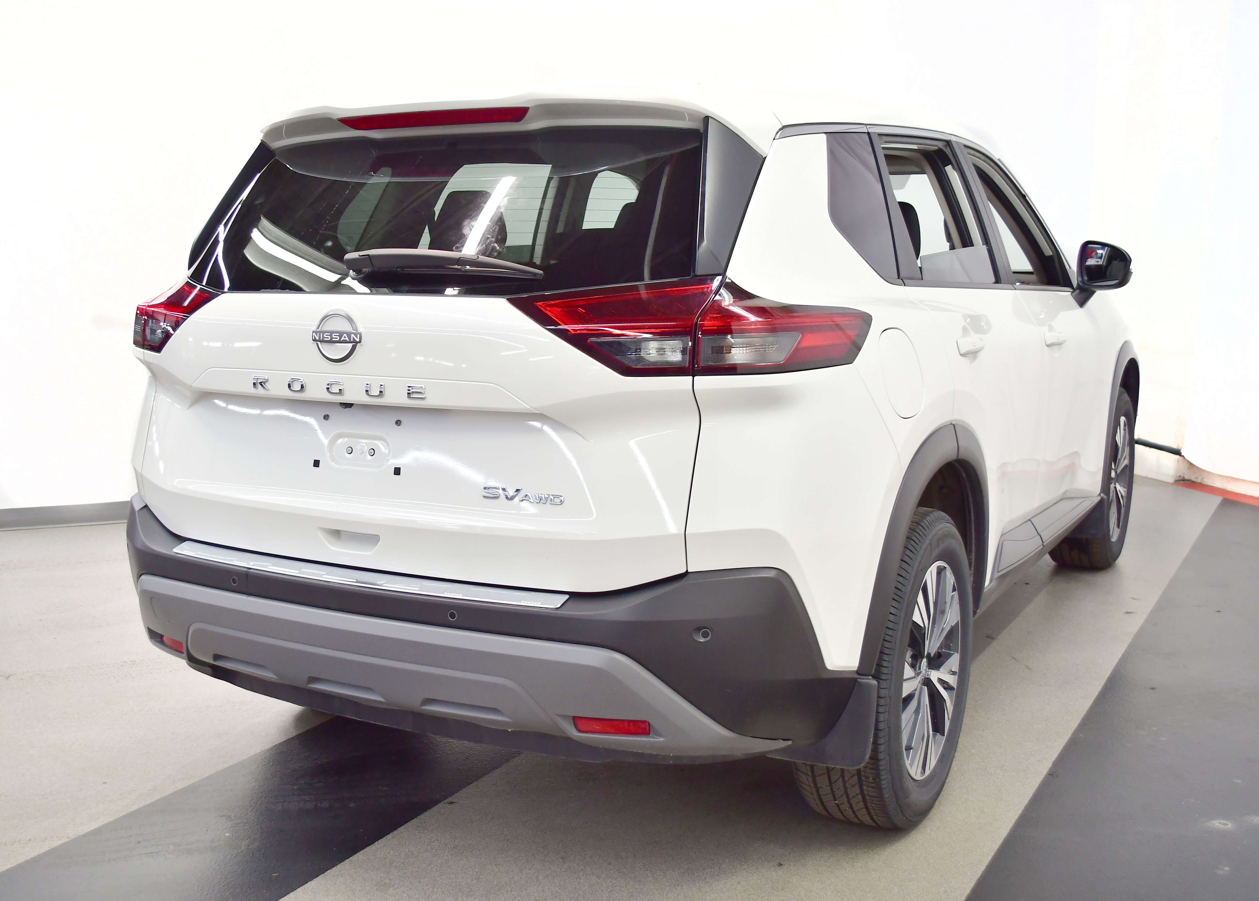 Used 2023 Nissan Rogue SV image 14