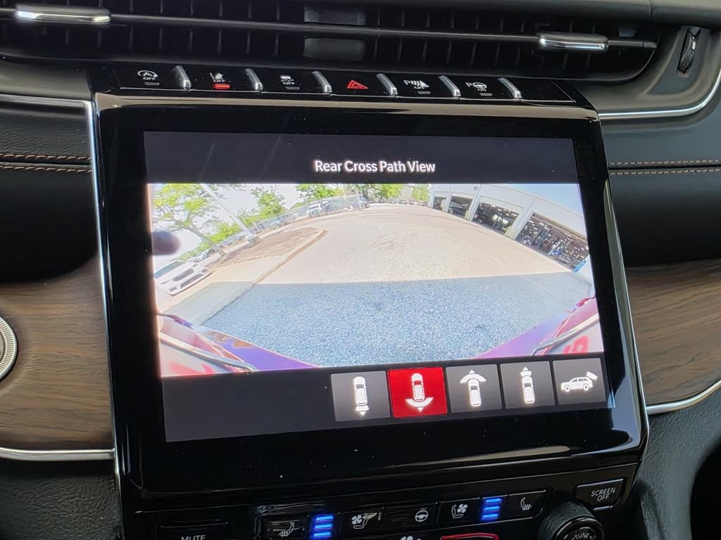 Used 2025 Jeep Grand Cherokee Summit AWD/4WD image 18