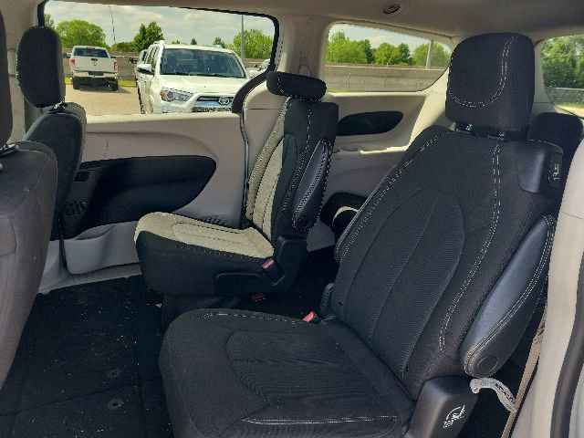 Used 2023 Chrysler Voyager LX FWD image 17