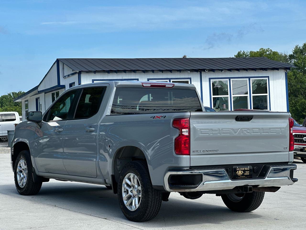 Used 2024 Chevrolet Silverado 1500 LT AWD/4WD image 5