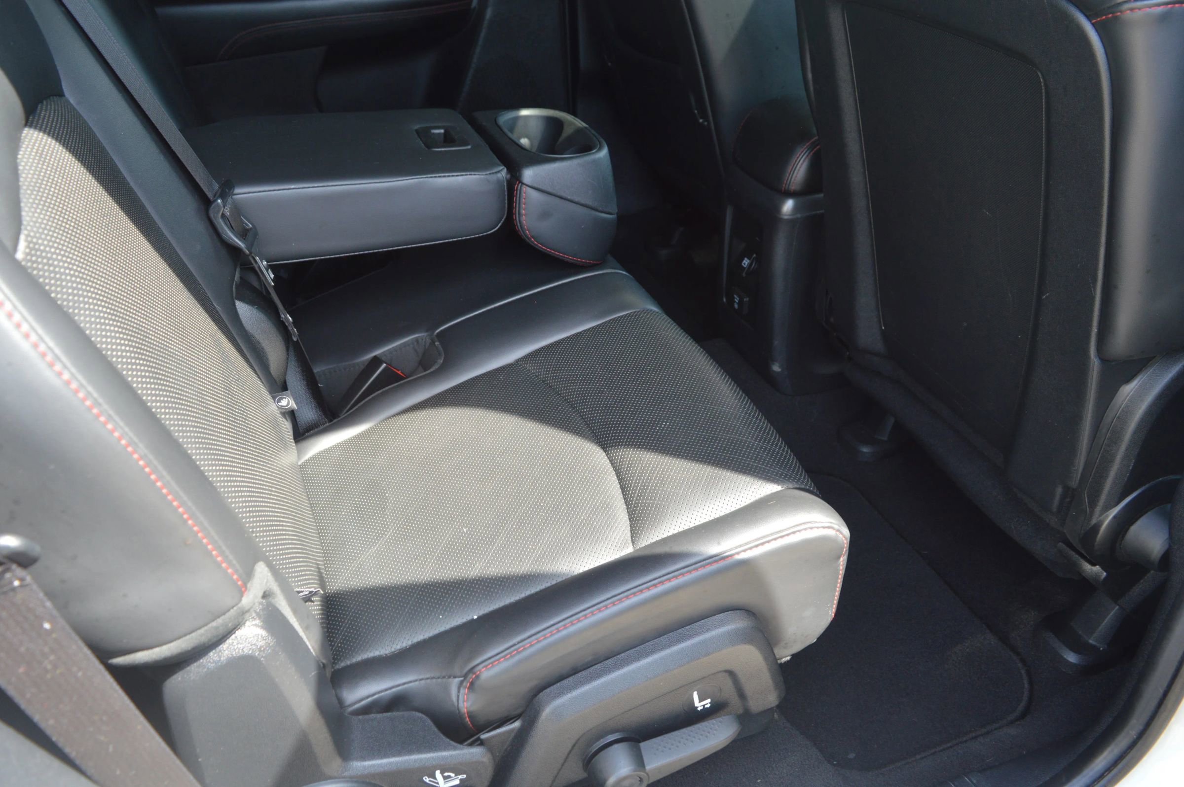 Used 2015 Dodge Journey R/T w/ Flexible Seating Group image 20