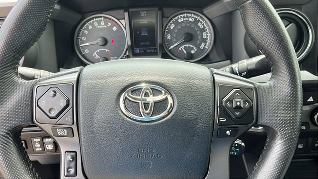 Certified 2017 Toyota Tacoma TRD Off-Road AWD/4WD image 11