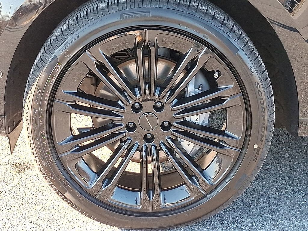 New 2026 Land Rover Range Rover Long Wheelbase SE image 5