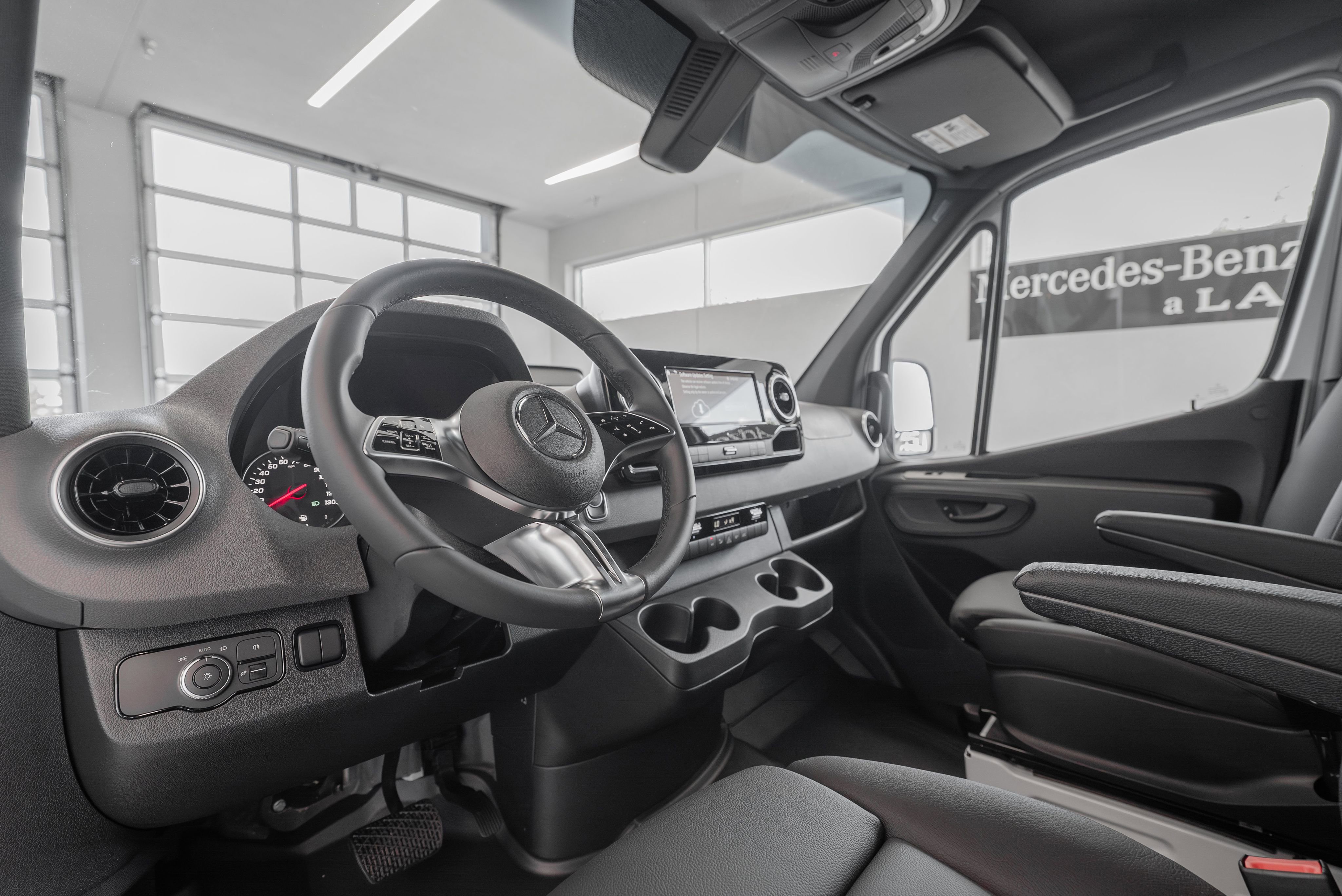 Used 2025 Mercedes-Benz Sprinter 2500 image 6