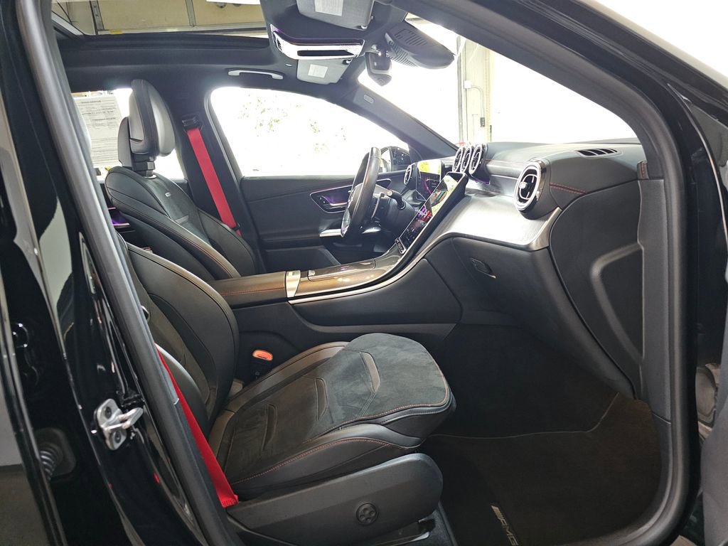 Used 2025 Mercedes-Benz GLC 43 AMG 4MATIC image 31