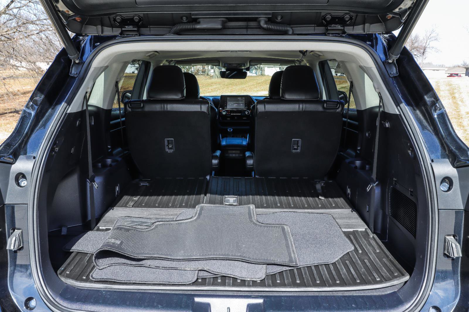 Used 2021 Toyota Highlander XLE image 25