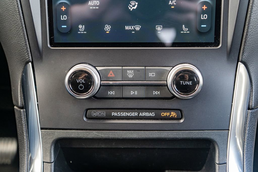 Used 2024 Ford Edge Titanium image 28