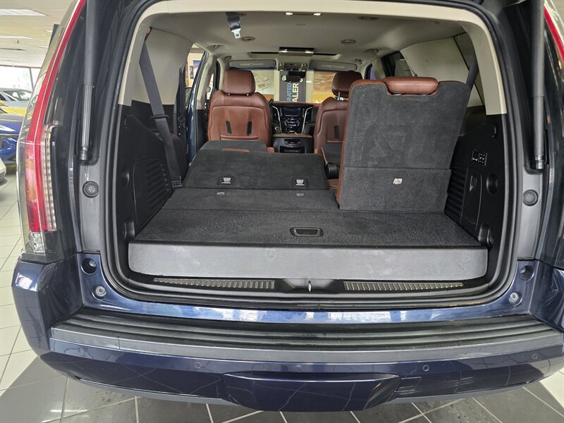 Used 2018 Cadillac Escalade Premium Luxury AWD/4WD image 35