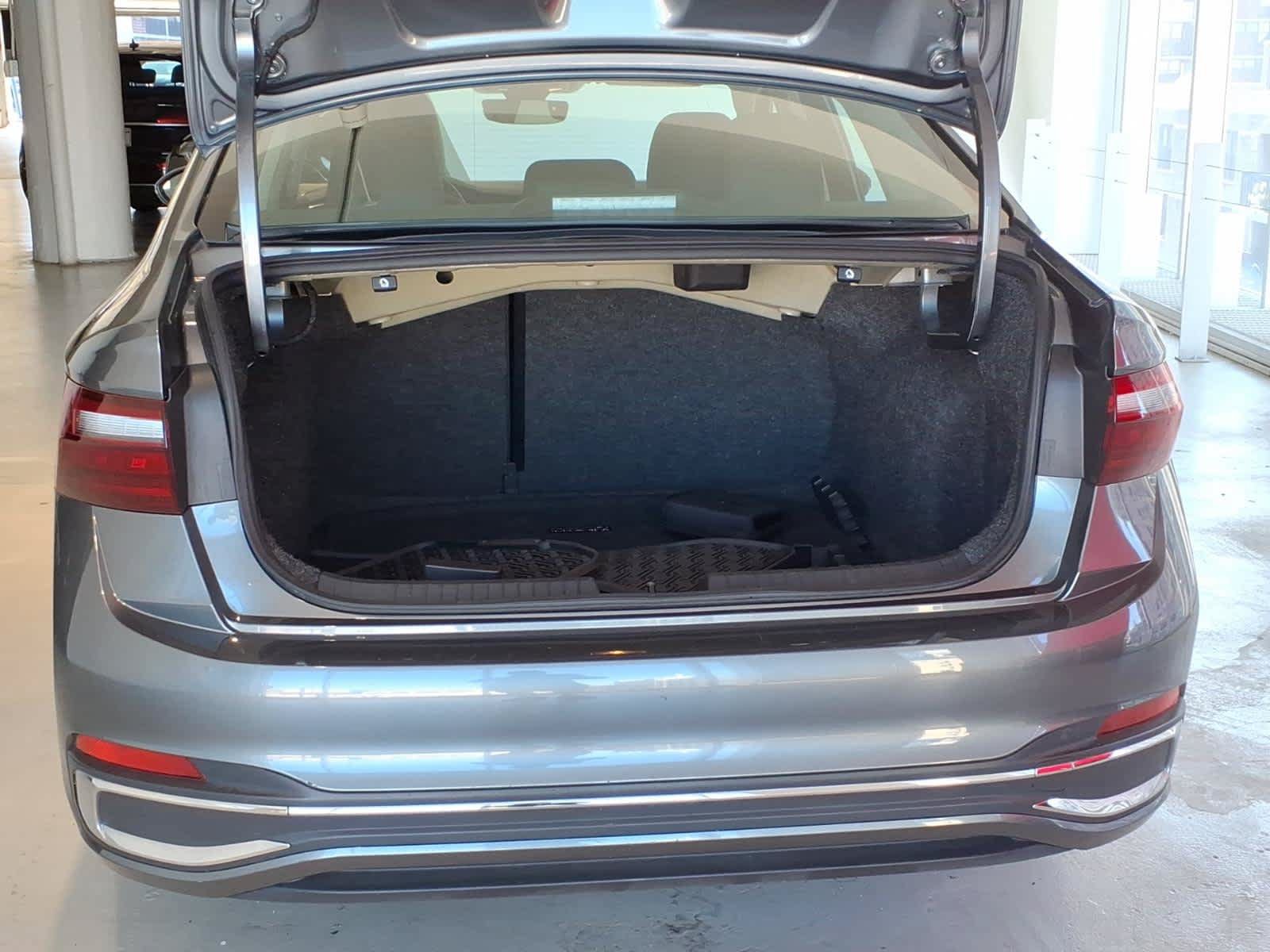 Used 2023 Volkswagen Jetta SEL FWD image 11