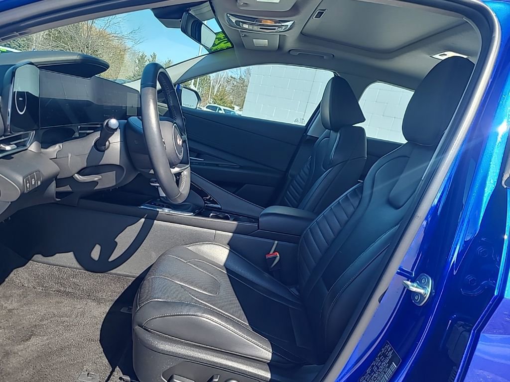 Used 2025 Hyundai Elantra Limited image 10