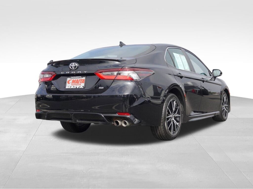 Used 2023 Toyota Camry SE image 3