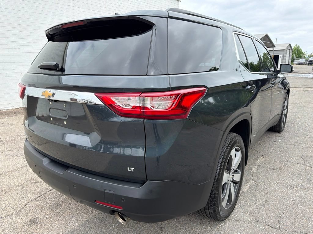 Used 2021 Chevrolet Traverse LT w/ LT Premium Package FWD image 2