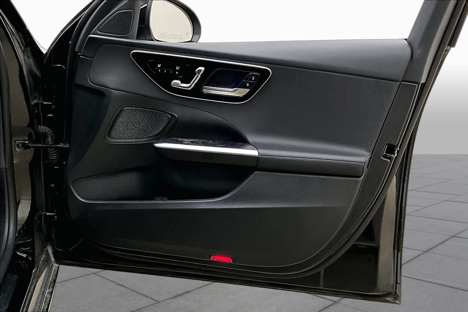 Used 2025 Mercedes-Benz C 300 Sedan image 26