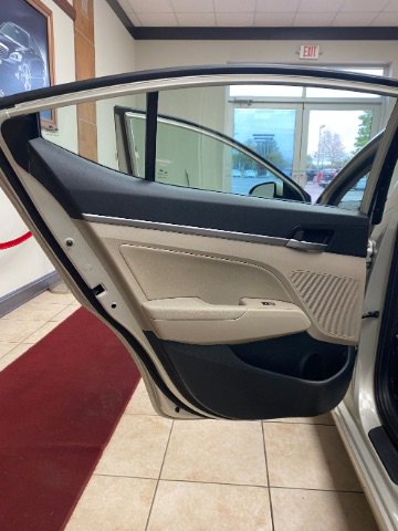 Used 2018 Hyundai Elantra Limited FWD image 12