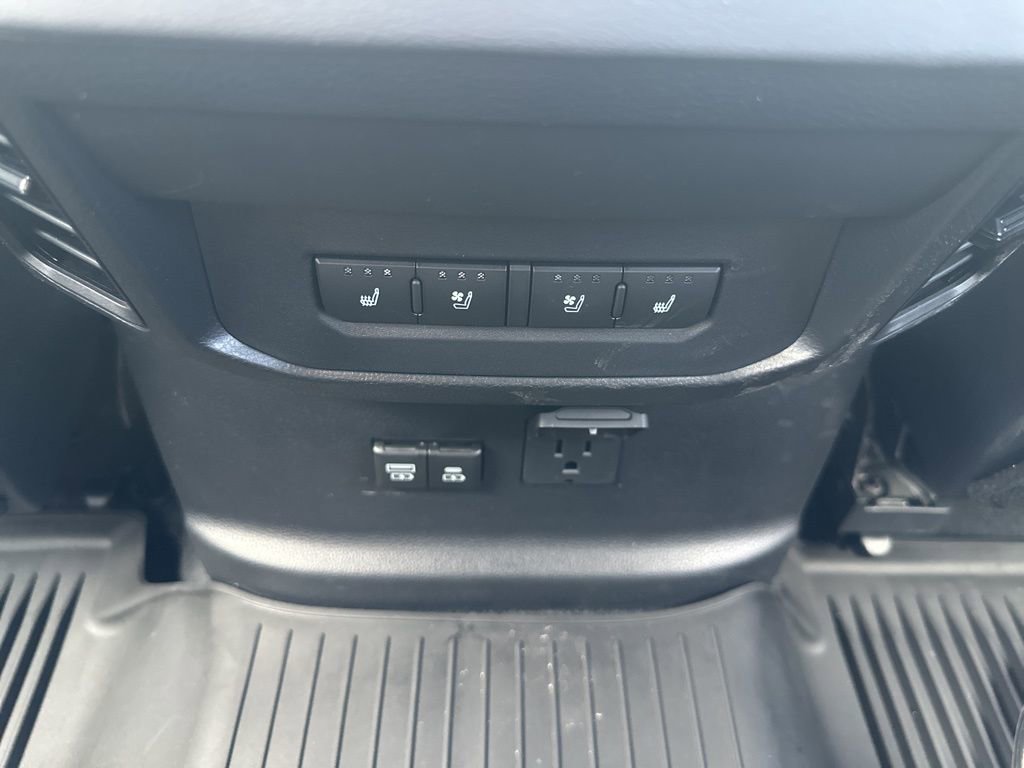 Used 2025 Toyota Tundra Platinum image 27